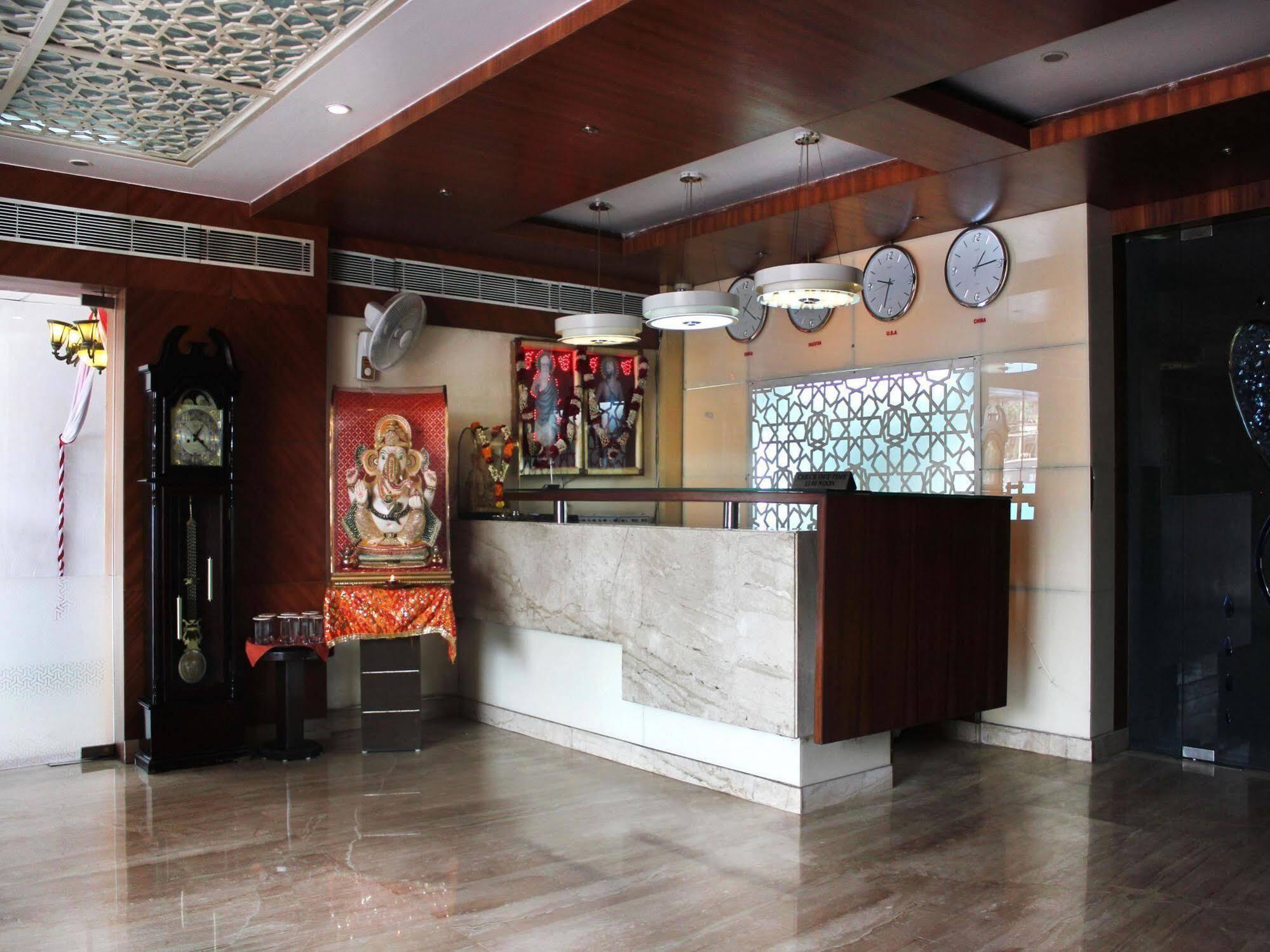 Hotel Rajmandir Фаридабад Екстериор снимка